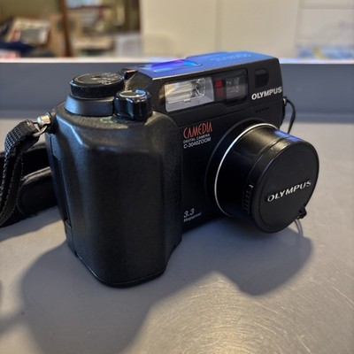 Olympus CAMEDIA C-3040 Zoom 3.3MP Digital Camera w/ Strap Black - Works