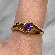 18 ct Gold Amethyst Solitaire Split Shank Ring 18ct 18k Yellow Gold - Size M