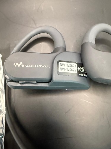 Sony Walkman WS620 Series 4GB - Black - Picture 2 of 3