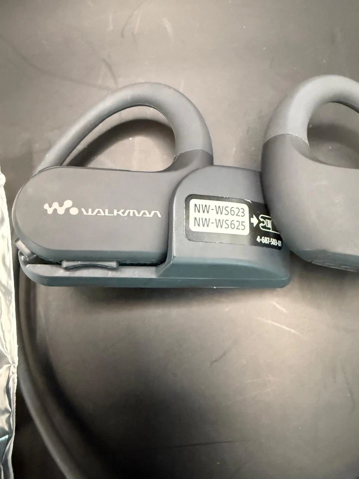 Sony Walkman WS620 Series 4GB - Black - Image 2 of 3