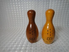 Vintage Mount Vernon Virginia Wood Bowling Pin Shape Salt & Pepper Shakers