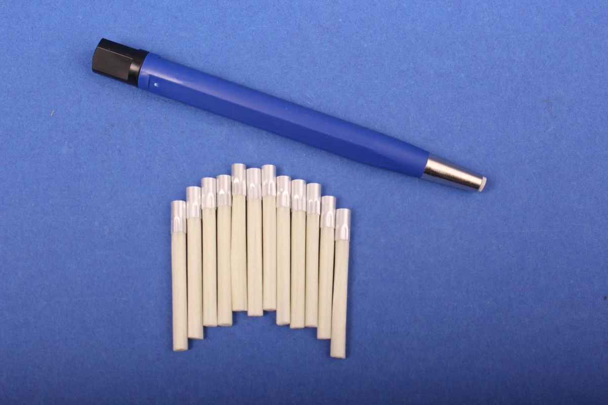 Glasfaser-Rostradierer (130x12mm) Mit 3 Selbstschärfenden Minen (2mm) – Metallfrei, Für Lack, Blech & Elektrische Kontakte, In Recyclebarer Hülle
