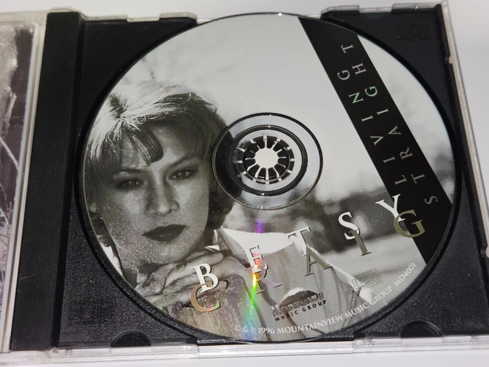 Betsy Craig "Living Straight" CD 10 Songs 1996 HAND SIGNED/AUTOGRAPHED Foto 3 de 4