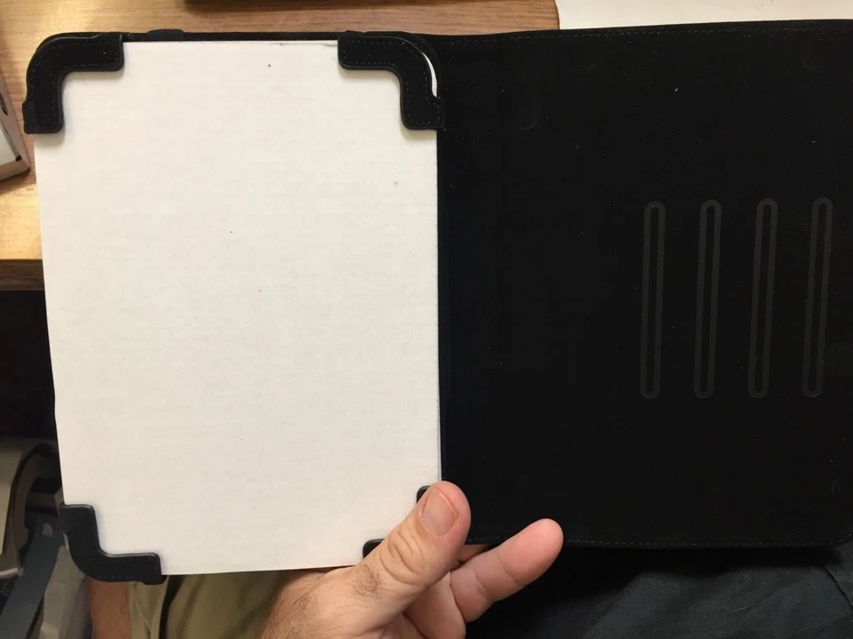 Funda y soporte de cuero Belkin para tablet Amazon Kindle Foto 4 de 4