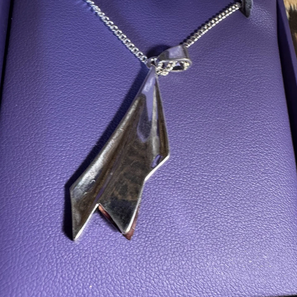 Collar colgante de sicómoro brezo chapado en plata en caja Foto 3 de 4