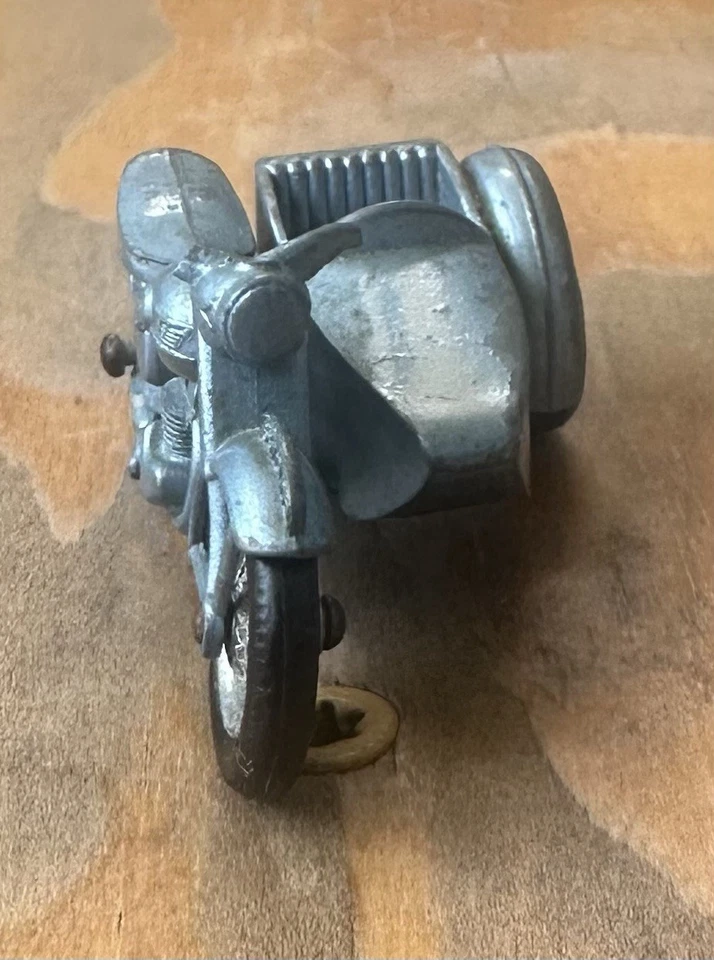 Vintage 1960's Matchbox Lesney No 4 Triumph T110 Motorcycle and Sidecar Blue - Image 4 of 4