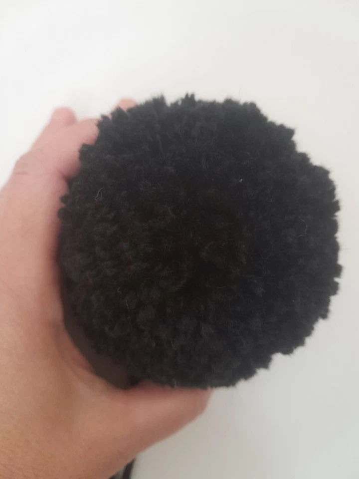 Pompón acrílico hecho a mano Foto 2 de 4