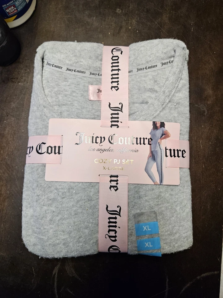 Juicy Couture XL Logo Blanco Acogedor Conjunto de Ropa de Dormir 2 Piezas Pantalones Camisa Conjunto PJ Nuevo Foto 2 de 4