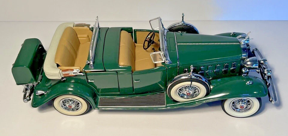 Danbury Mint 1932 Cadillac V-16 Sport Phaeton Die Cast 1:24 (B249) - Image 4 of 4