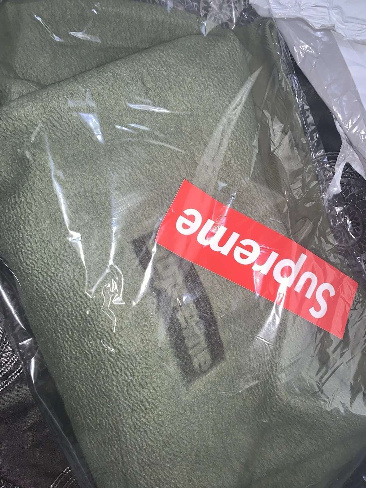 Felpa con cappuccio Supreme Inside Out Box Logo Verde Small IN MANO