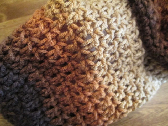 Oso de peluche de ganchillo hecho a mano recién nacido para dormir, bolsa de lactancia / cocoon con sombrero Foto 2 de 4