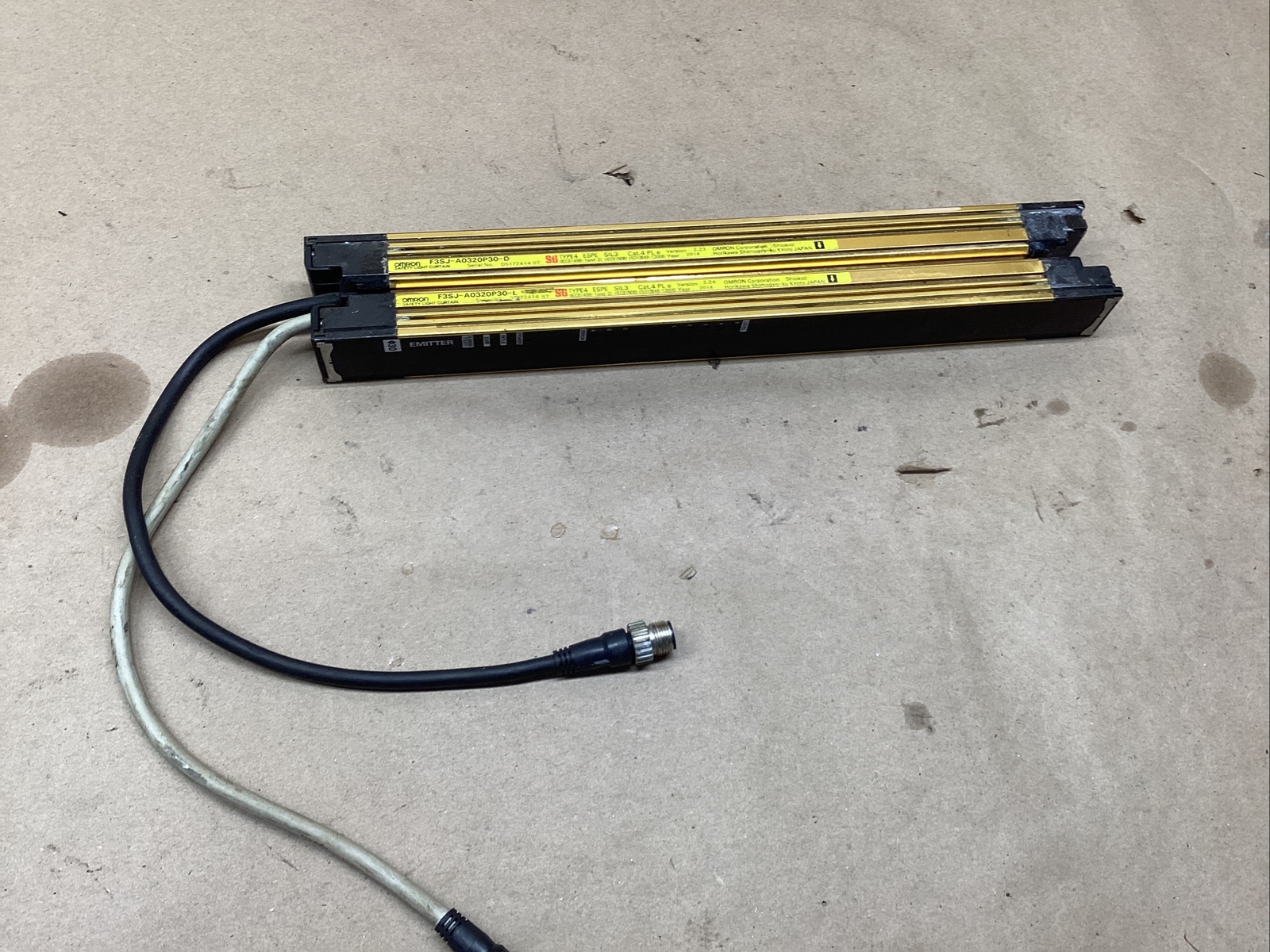 Omron Light Curtain F3SJ-A0320P30-D/F3SJ-A0320P30-L #2862FMLH50