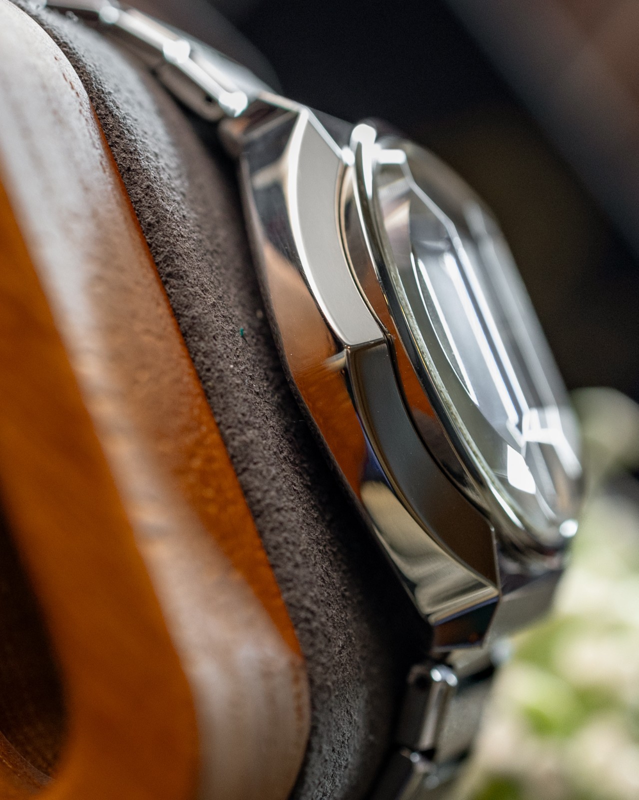 Vintage Seiko Advan Automatic - 6106-7570 - Teal Gradient Dial - Faceted Crystal image 4