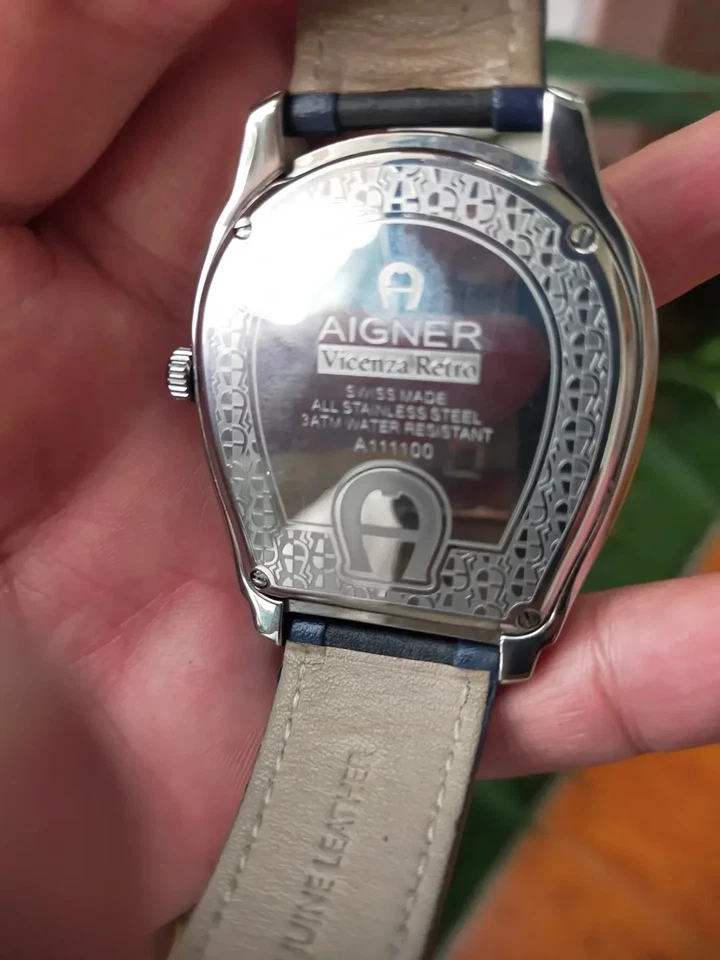 RARO AIGNER VICENZA RETRO A111100 Cuarzo Esfera Plateada Reloj Hombre Vestido De Colección Foto 3 de 4