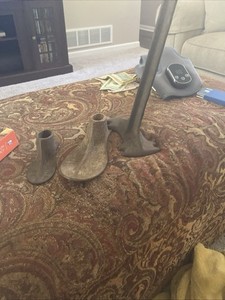 ANTIQUE CAST IRON COBBLER SHOE REPAIR STAND & 2 SHOE MOLDS
