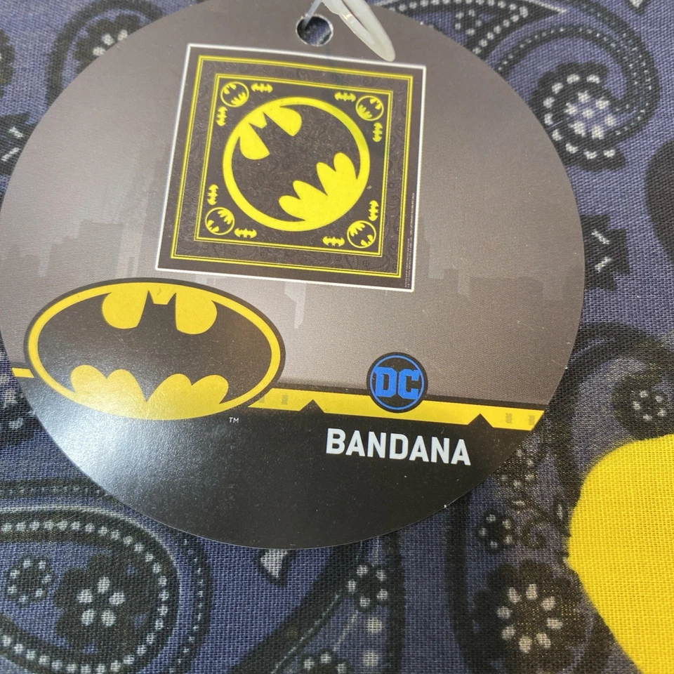 Pañuelo Paisley Negro/Amarillo y Azul Logo Batman Oficial DC Comics Foto 2 de 4