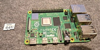 Raspberry Pi 4 Model B  Einplatinen Computer + 64 GB SD + Kühlung 
