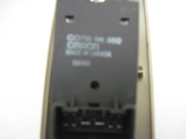 INTERRUPTOR VENTANA MAZDA 626 1998 98 53279 Foto 2 de 4