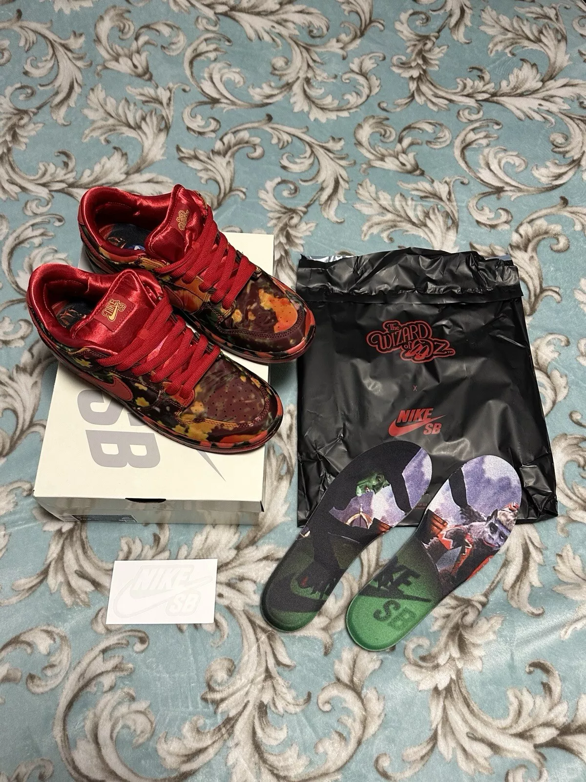 NIKE SB WIZARD OF OZ DUNK LOW (TAILLE 9,5) (FZ1291 600) FW24 SUPREME DUNK LOW