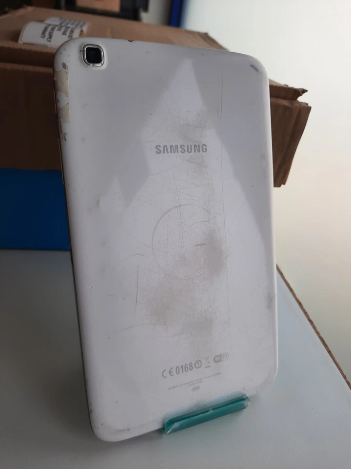 Samsung Galaxy Tab 3 White 1 ram 16gb rom - Unresponsive, Poor Condition - Image 2 of 3