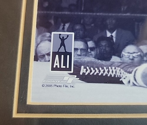 Muhammad Ali Framed Picture 17"x 14.5" Photo File 2005 - Picture 3 of 4