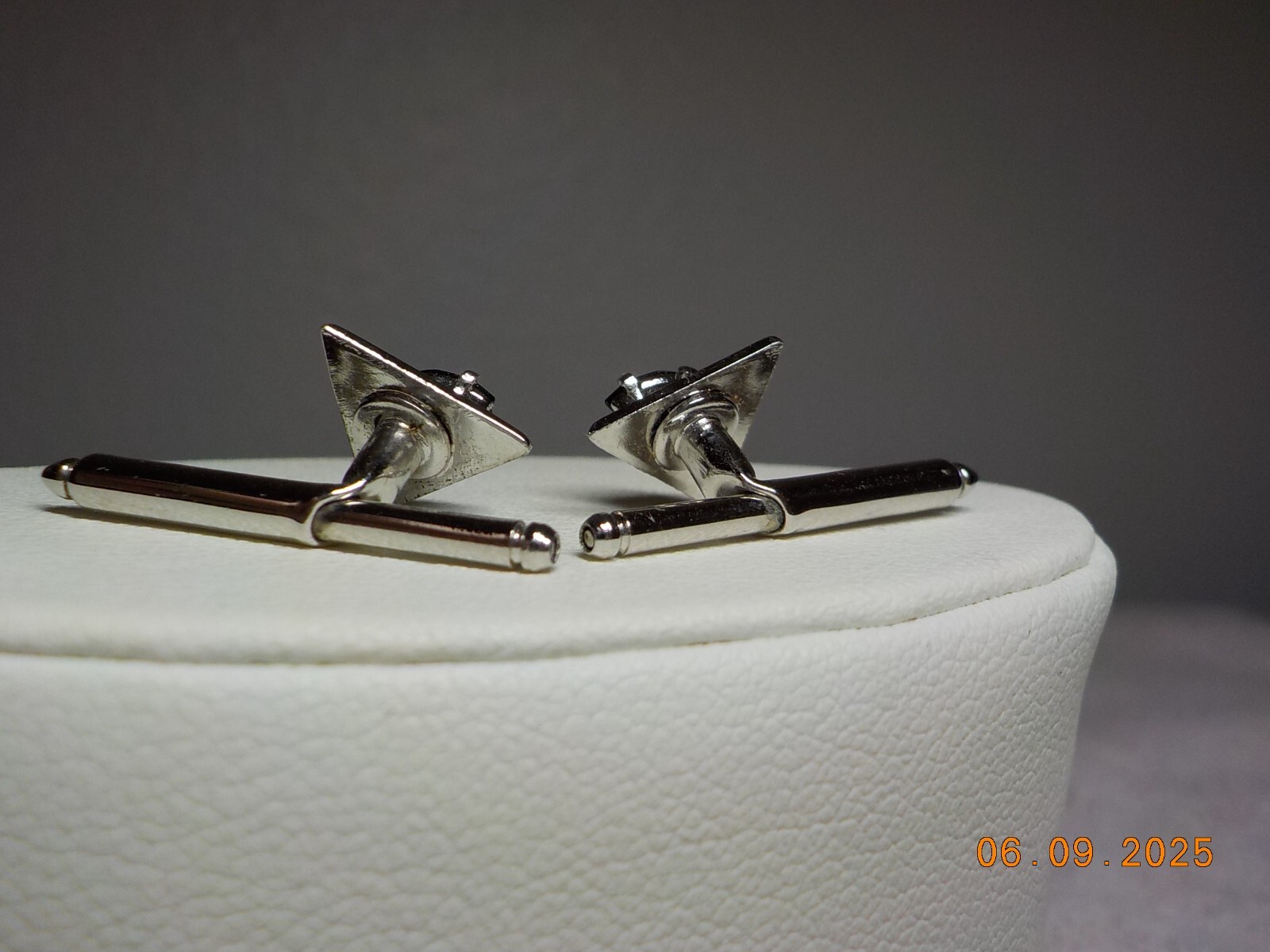 SILVERTONE PUSH SPRING CUFFLINKS WITH PRONGSET BL… - image 4