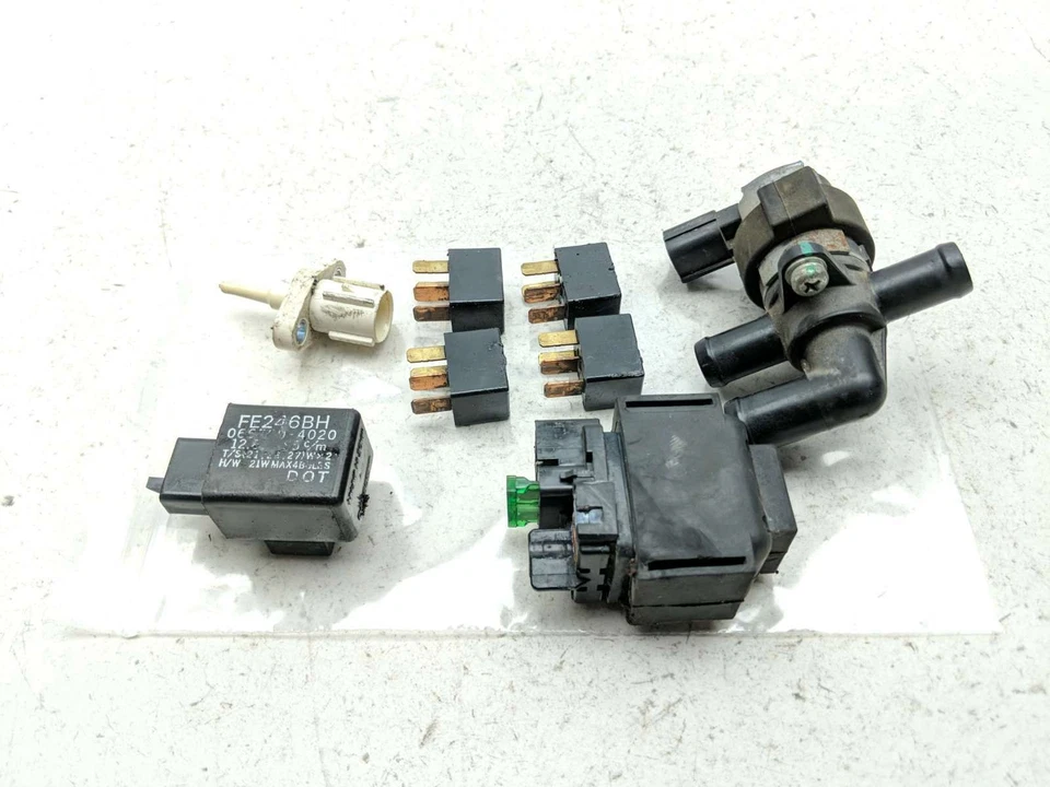 07 Honda CBR600RR CBR 600 Relay Set Air Valve Temp Sensor Solenoid Flasher - Image 3 of 4