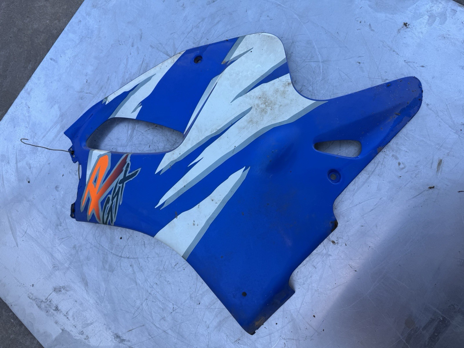 Suzuki GSXR1100 GSXR 1100 GSX-R Left Side Panel Cover Cowl 94481-17E0 Fairing