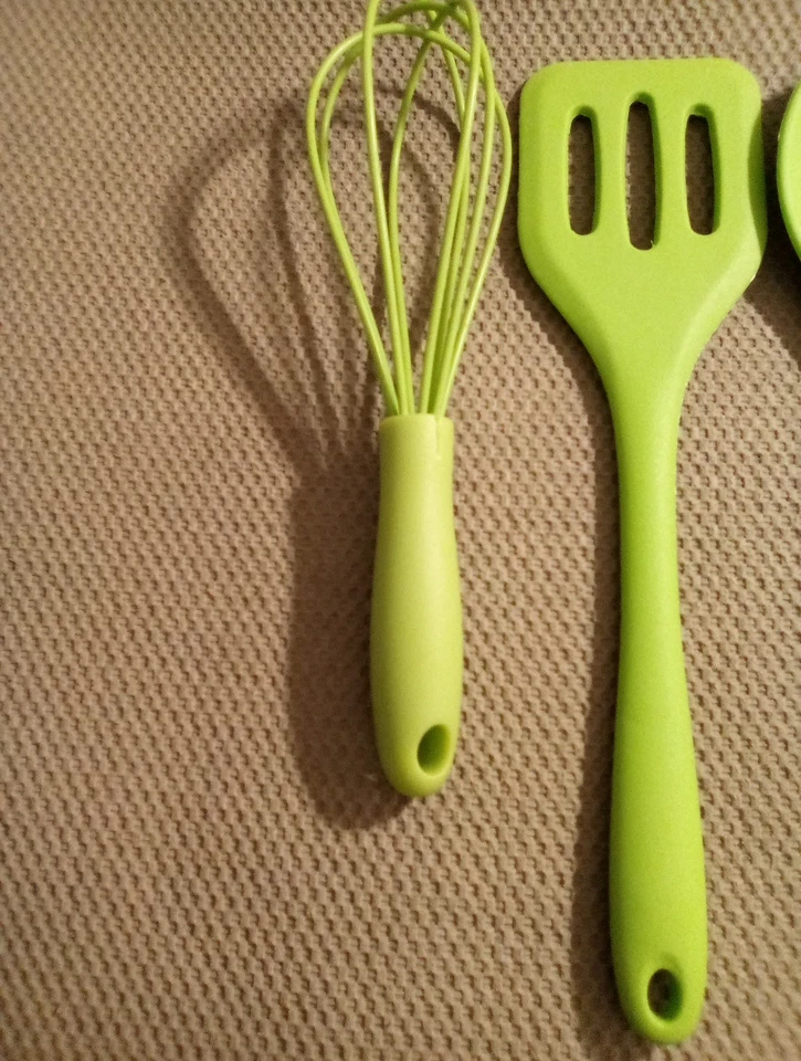 Batidor, espátula, cuchara y más de utensilios de cocina verde lima de silicona sin marca 6 piezas Foto 2 de 4