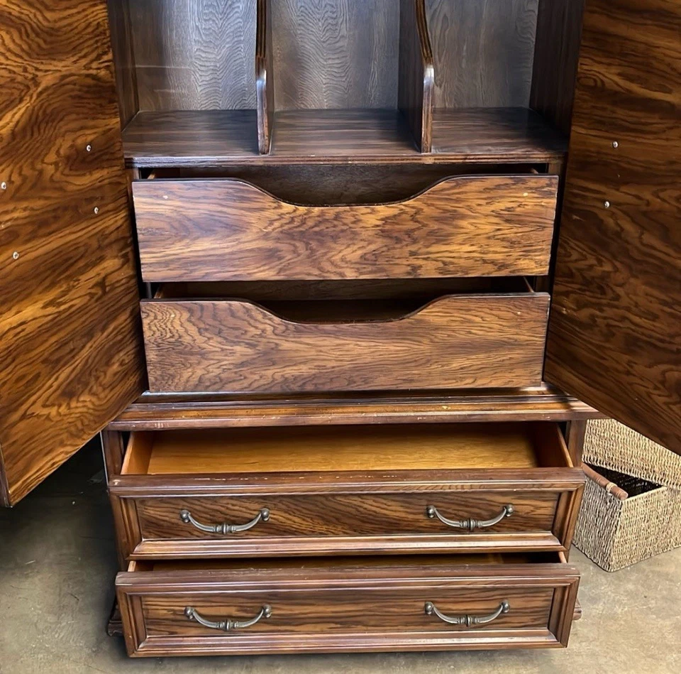 Combo de armario/cómodor vintage de madera maciza - ¡Gran almacenamiento! Foto 2 de 2