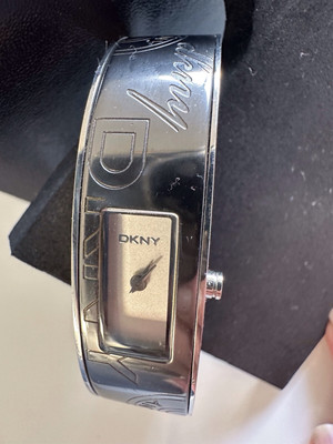 DKNY Donna Karan New York Spangenuhr Damen Armbanduhr zierlich