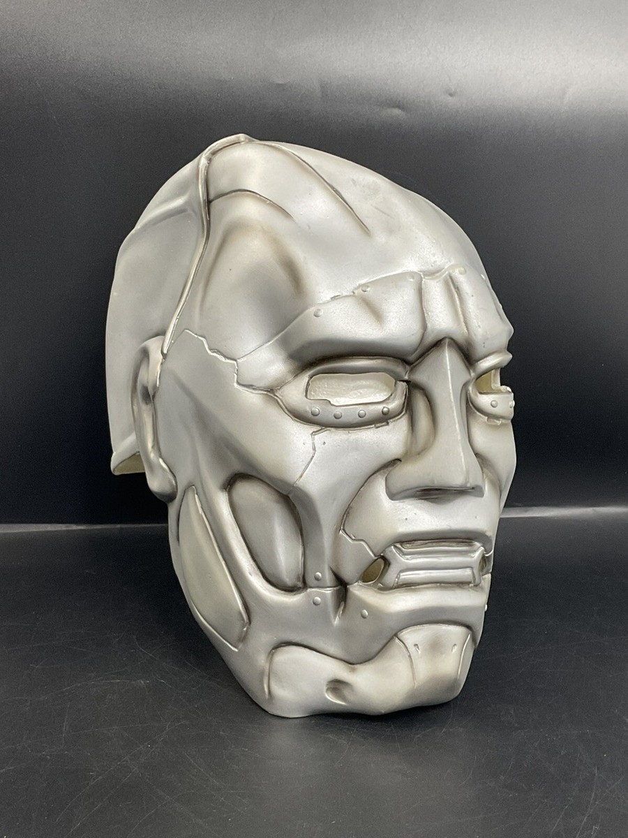 ドクタードゥーム　2005 マスク MARVEL DR. DOOM ADULT HALLOWEEN MASK LATEX - FANTASTIC FOUR