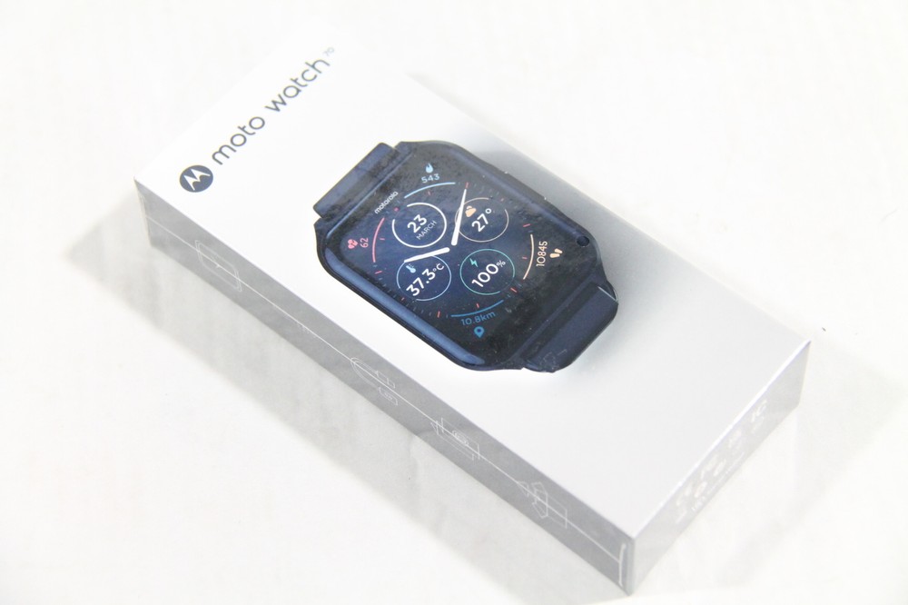 Motorola Moto Watch 70 Health & Fitness Tracker Smartwatch, 43mm - Black