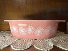 Vintage Pyrex Pink Daisy 045 Oval Casserole no lid 2-1/2 Quart