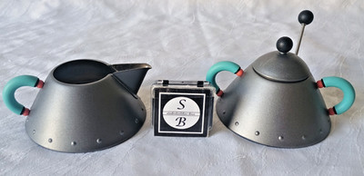 A26/114 Alessi Milch und Zucker mit Löffel matt grau Design Michael Graves