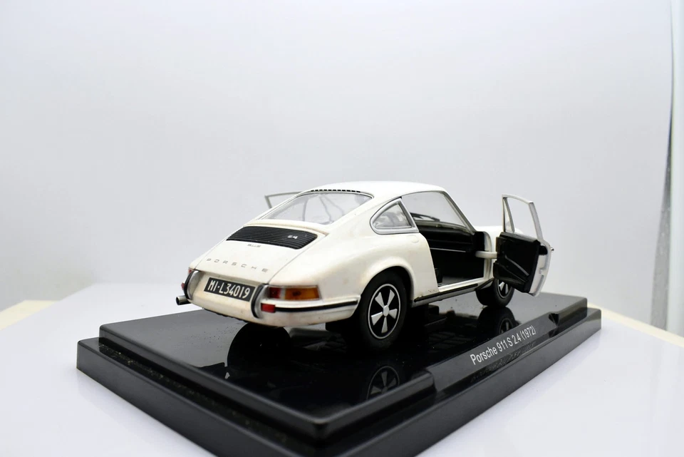 Modellino auto scala 1:24 Porsche 911 modellismo statico collezione asta usati - Immagine 3 di 4