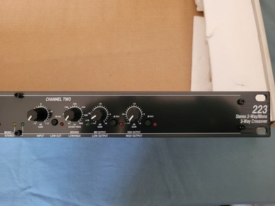 DBX 223  Stereo 2-Way/Mono 3-Way Rack Mountable Effect Signal Crossover