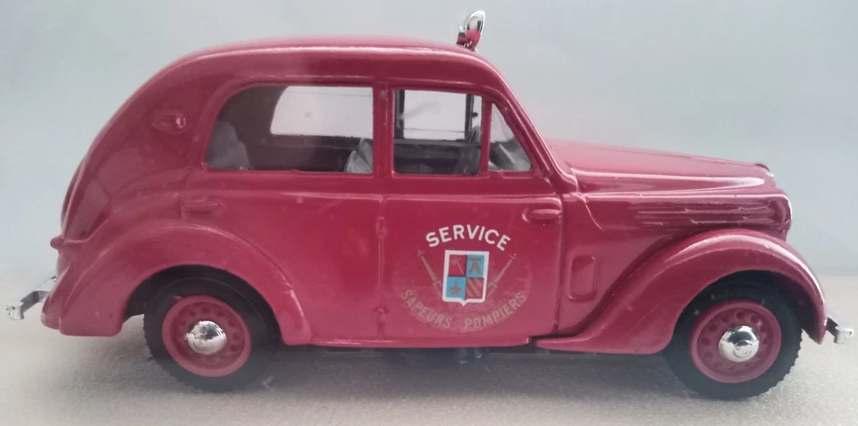 Французский пожарный автомобиль Eligor 1014 Renault Juva 4 Quatre Berline 1:43 - Изображение 4 из 4