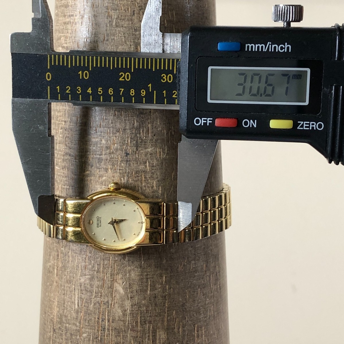 Seiko レディース ゴールド 時計 Vintage Seiko Women 1N00-5A59 Gold Tone Oval Quartz 16mm