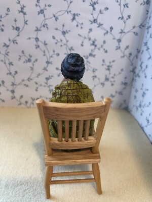 Melody Jane Bambole Casa Old Donna Seduto Con Libro 1:12 - Foto 8