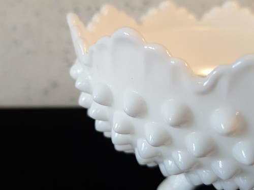 Fenton White Milk Glass Hobnail Candy Serving Bowl Lid Vintage Antique * CHIP * - Picture 5 of 12