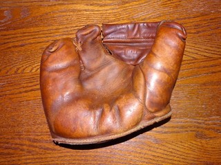 Vintage baseball youth glove Wilson ball hawk left handed 1947 RARE
