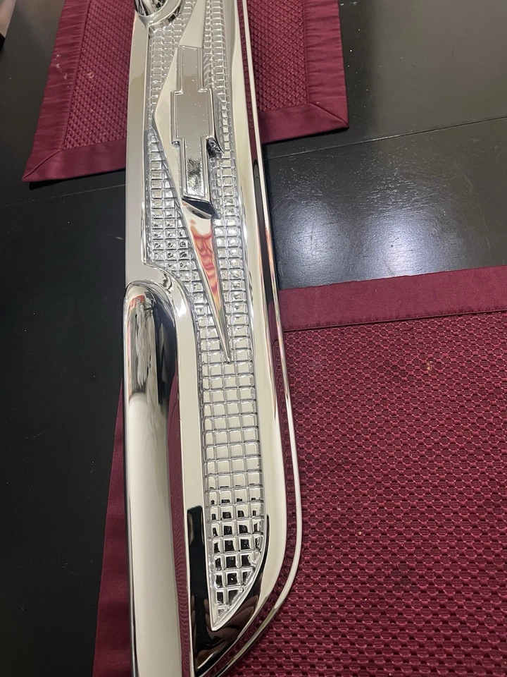 Chevrolet Truck 1959 V8 capó emblema show cromo P/N 3752523 Fleetside Suburban Foto 2 de 4