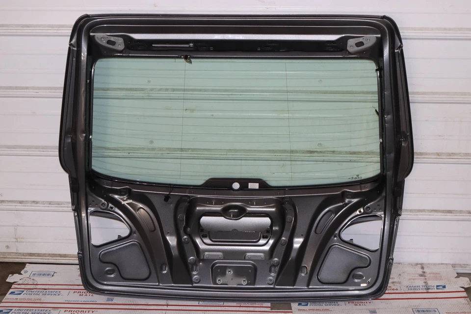 2013-2016 AUDI A4 ALLROAD 2.0L - Escotilha traseira / tampa do porta-malas Avant 8K9827023 - Imagem 4 de 4