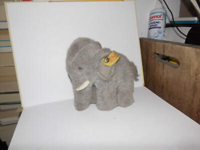 Steiff-Jumbo Elefant-mit Knopf+_Fahne-h ca 13,5 cm