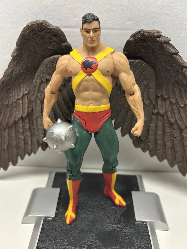Figura de acción DC Direct Hawkman con casco alas maza y soporte-Alex Ross Foto 2 de 4