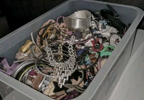 2 Pounds Jewelry Costume Vintage Mix LBS  necklaces bracelets pins rings etc lbs