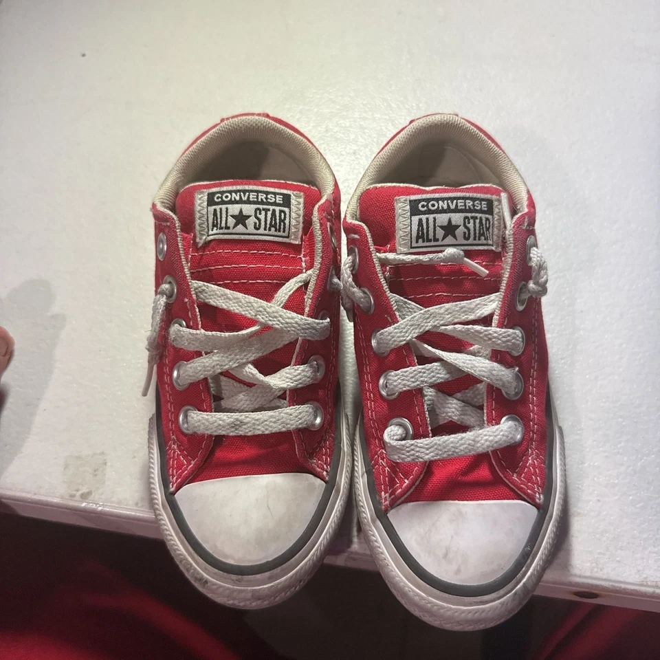 Zapatillas Converse All Star de lona rojas de caña baja para niños pequeños talla 12 Foto 2 de 4