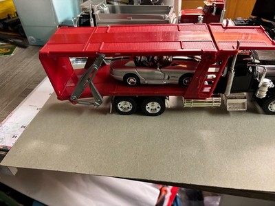 1/32 NEW RAY BLACK& RED KEN W 900 AUTO CARRIER W/ BONUS CAR, PACKAGING # C 359