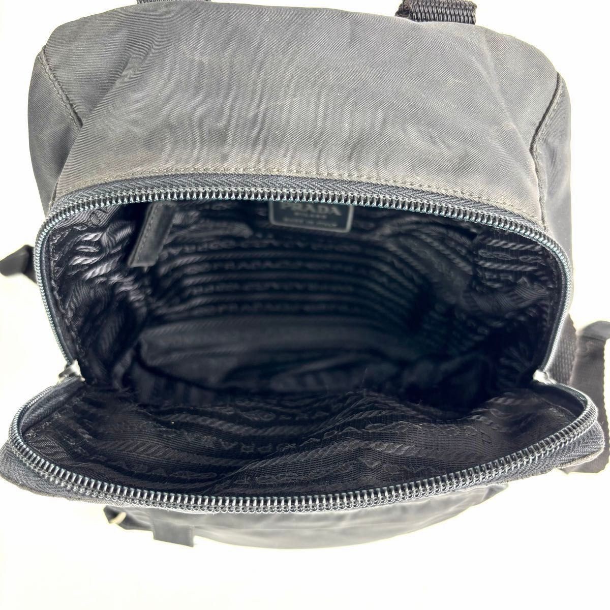 Good condition PRADA triangular logo triangle bac… - image 10